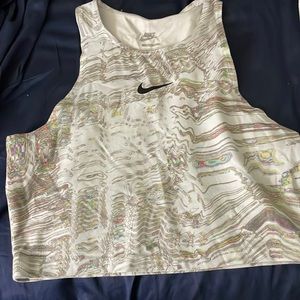 *NEW* Cropped Nike tank top